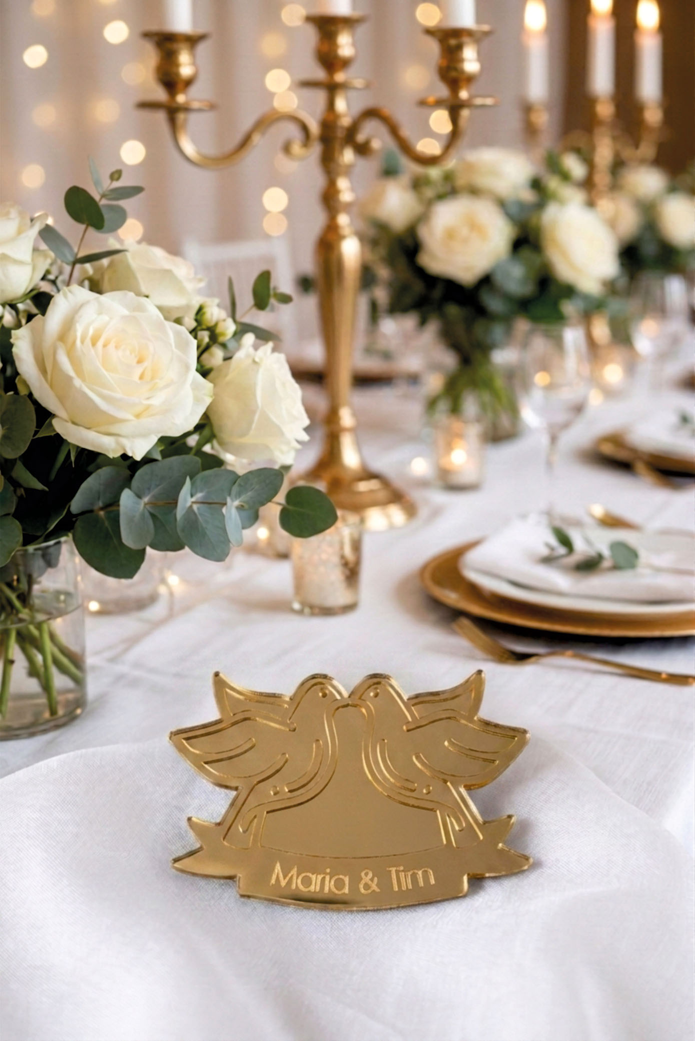 Goldener Hochzeitspin von Maria und Tim als persönliches Erinnerungsstück