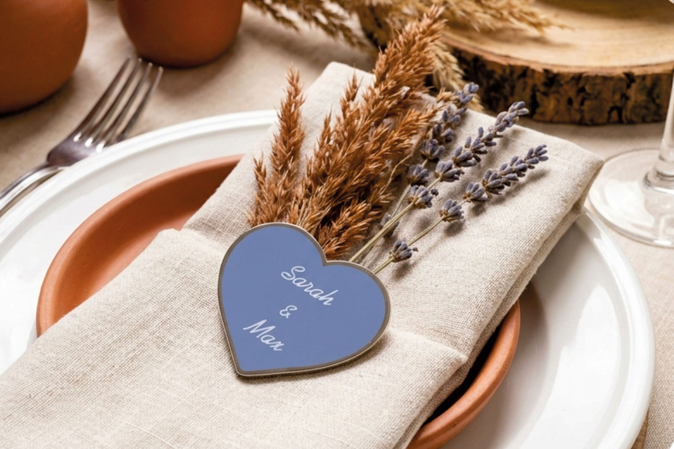 Liebe zum Anstecken: Pins für Hochzeiten und besondere Anlässe