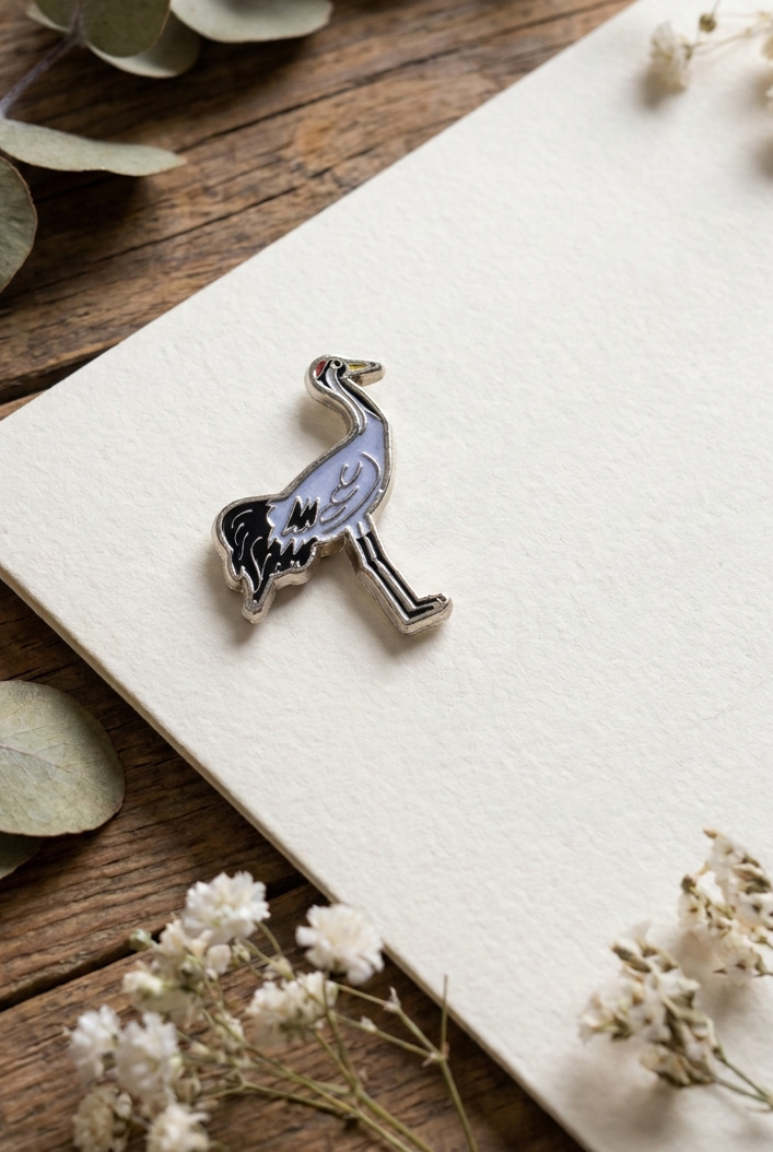Vierter Vogel-Pin einer zusammengehörigen Serie