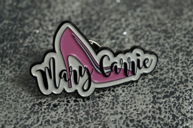 Soft-Emaille-Pins mit gefärbtem Metall Soft-Emaille-Pins mit gefärbtem Metall